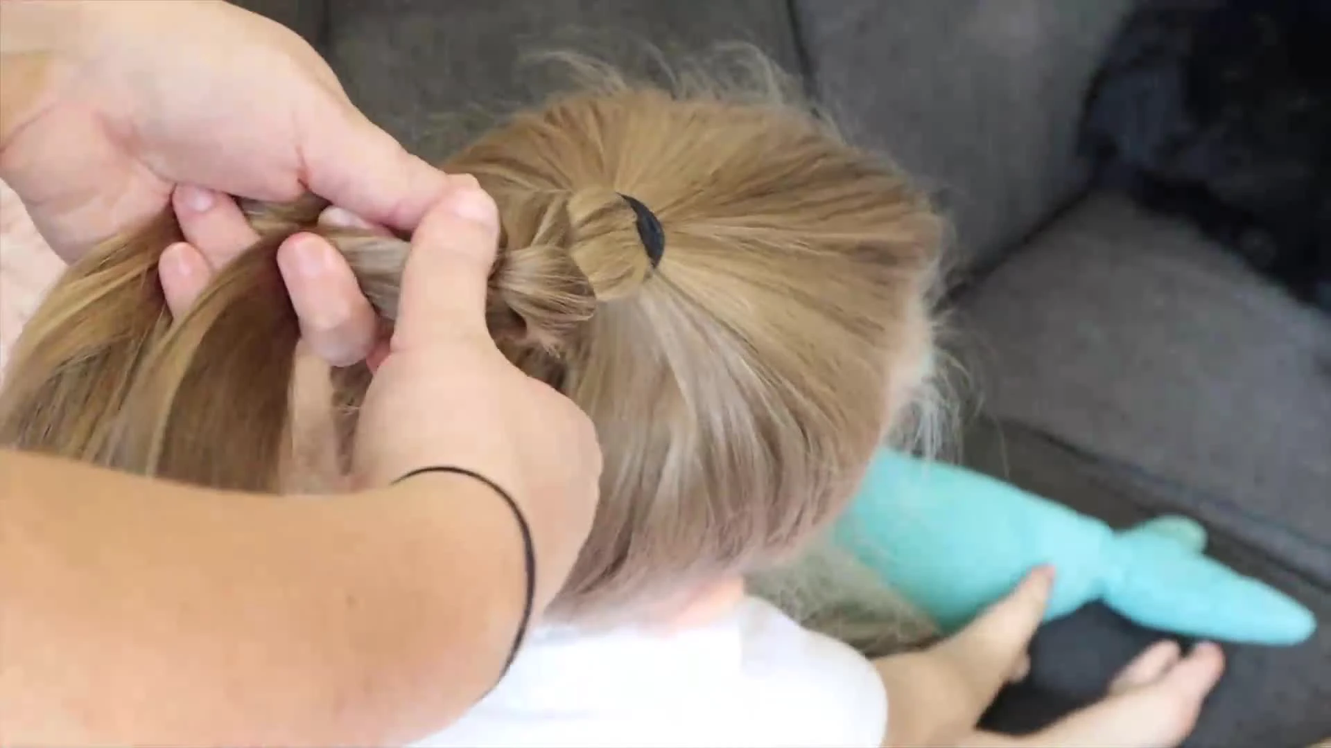 Как сделать бант из волос: пошаговая инструкция