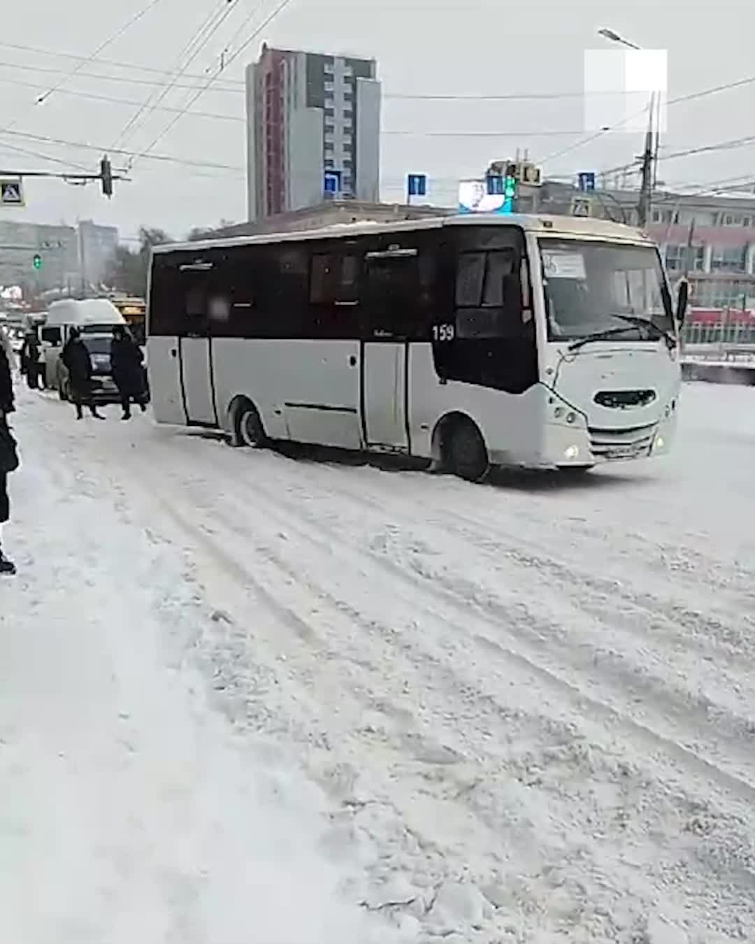 Вслед за снегопадом на Волгоград обрушились аномальные морозы и  коммунальные аварии с отключениями отопления - 10 января 2024 - V1.ру