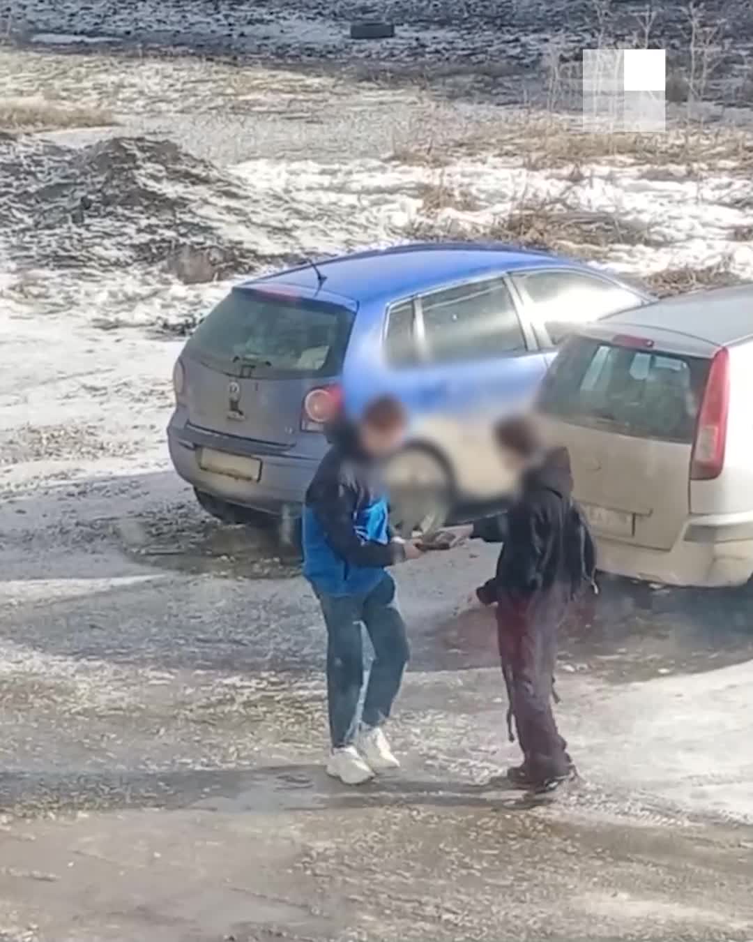 В Березовском нашли подростков, которые устроили фотосессию с пистолетом и  открыли стрельбу - 23 марта 2023 - Е1.ру