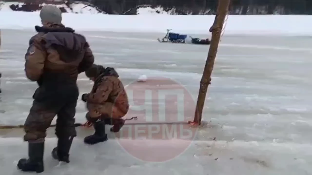 В Пермском крае под лед ушли вездеход, «Нива», «Соболь» и буханка - 28  марта 2024 - 59.ру