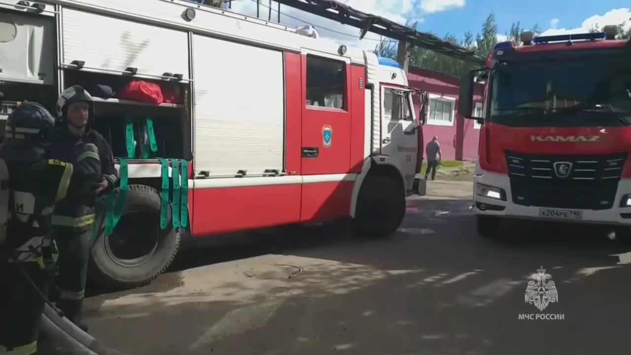 Мощный пожар произошел на складе с лакокрасочными изделиями в Подмосковье:  происшествия в Москве, пожар на складе в Ногинске, ЧП, горит склад - 21  августа 2023 - МСК1.ру