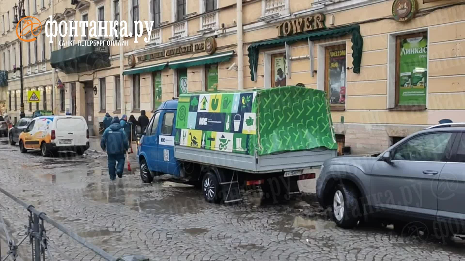 Красносельский «коммунальный десант» прошелся по Большой Конюшенной - 19  декабря 2023 - ФОНТАНКА.ру