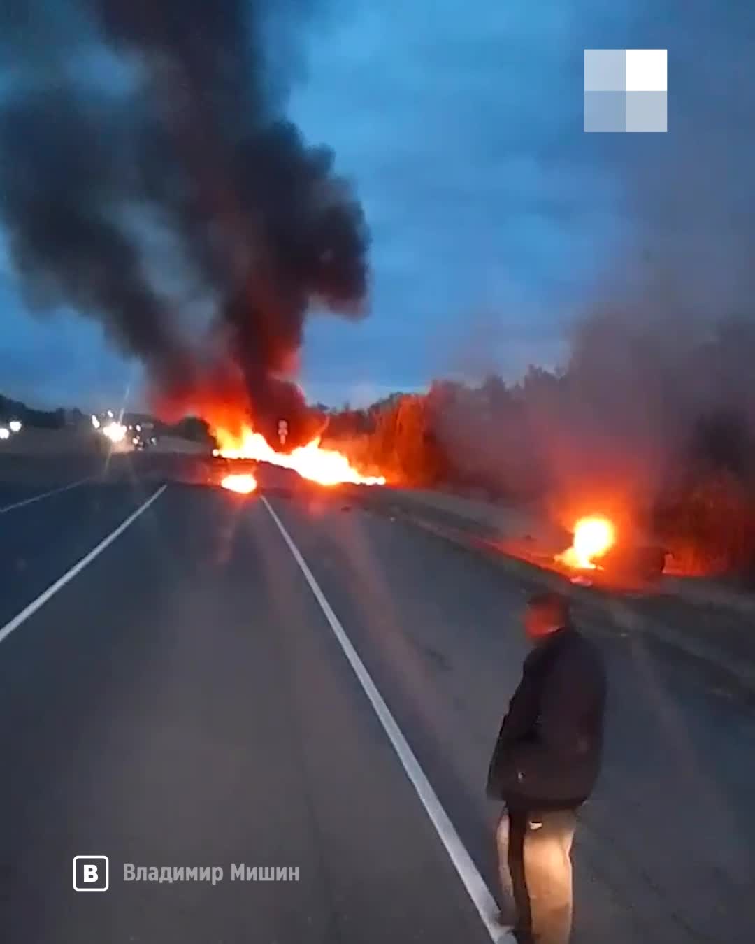 Появилось видео ДТП с пожаром на трассе М-5 в Сергиевском районе Самарской  области, 7 сентября 2022 года - 7 сентября 2022 - 63.ру