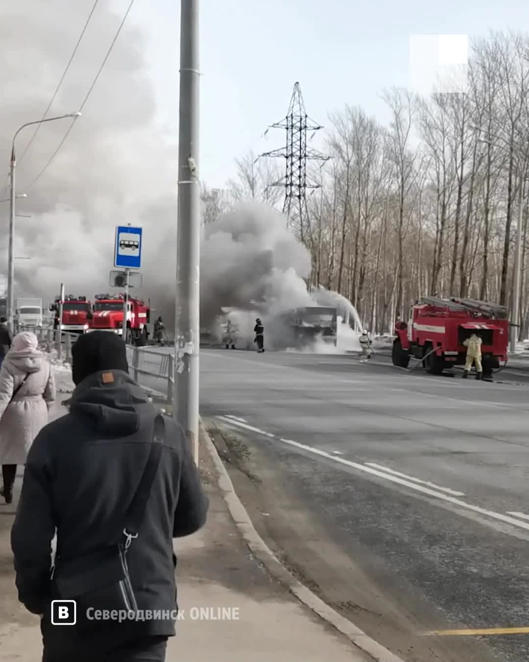 В Северодвинске загорелся пассажирский автобус, 25 марта 2022 - 25 марта  2022 - 29.ру