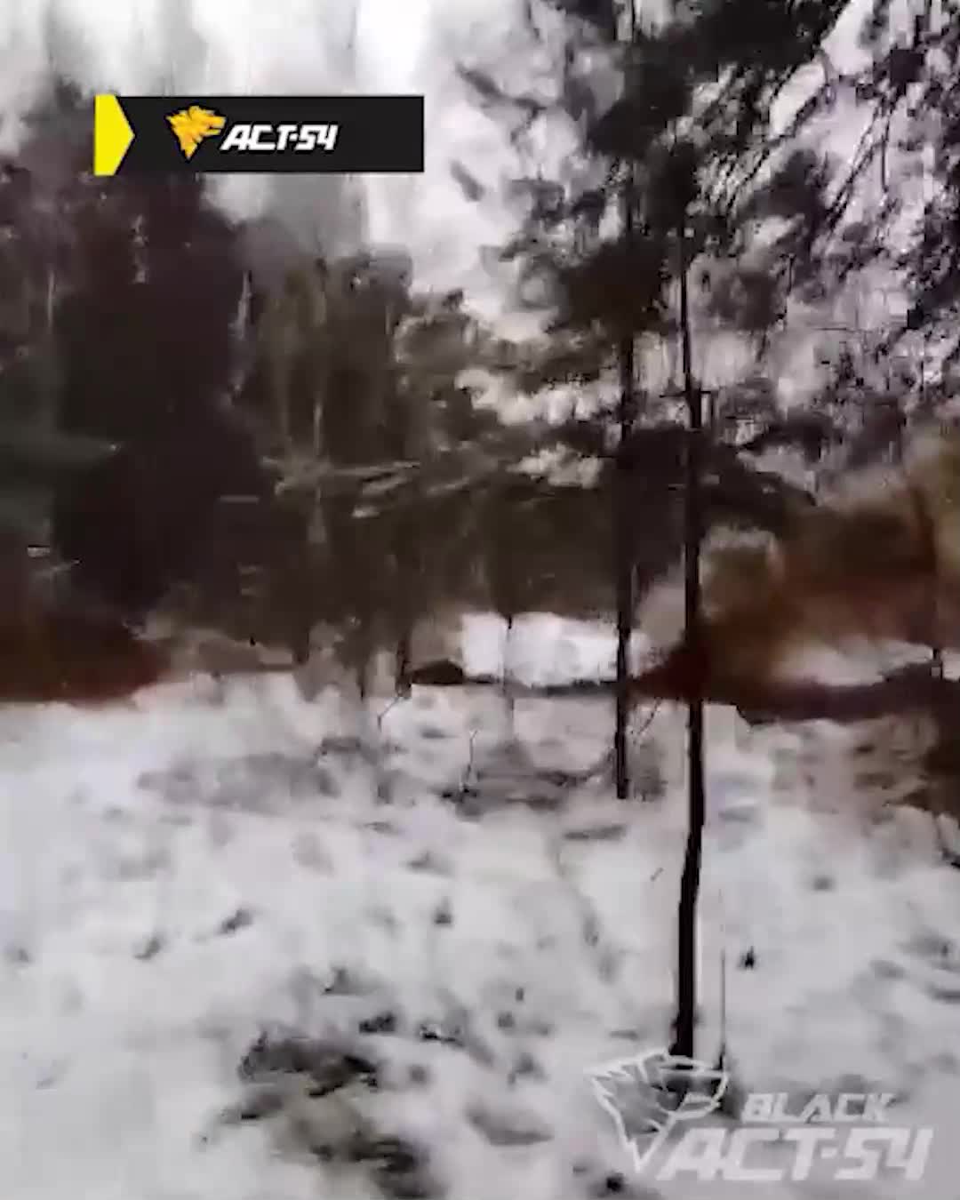 В Новосибирске пробило трубу недалеко от Стрижей — видео со столбом воды -  28 ноября 2023 - НГС.ру