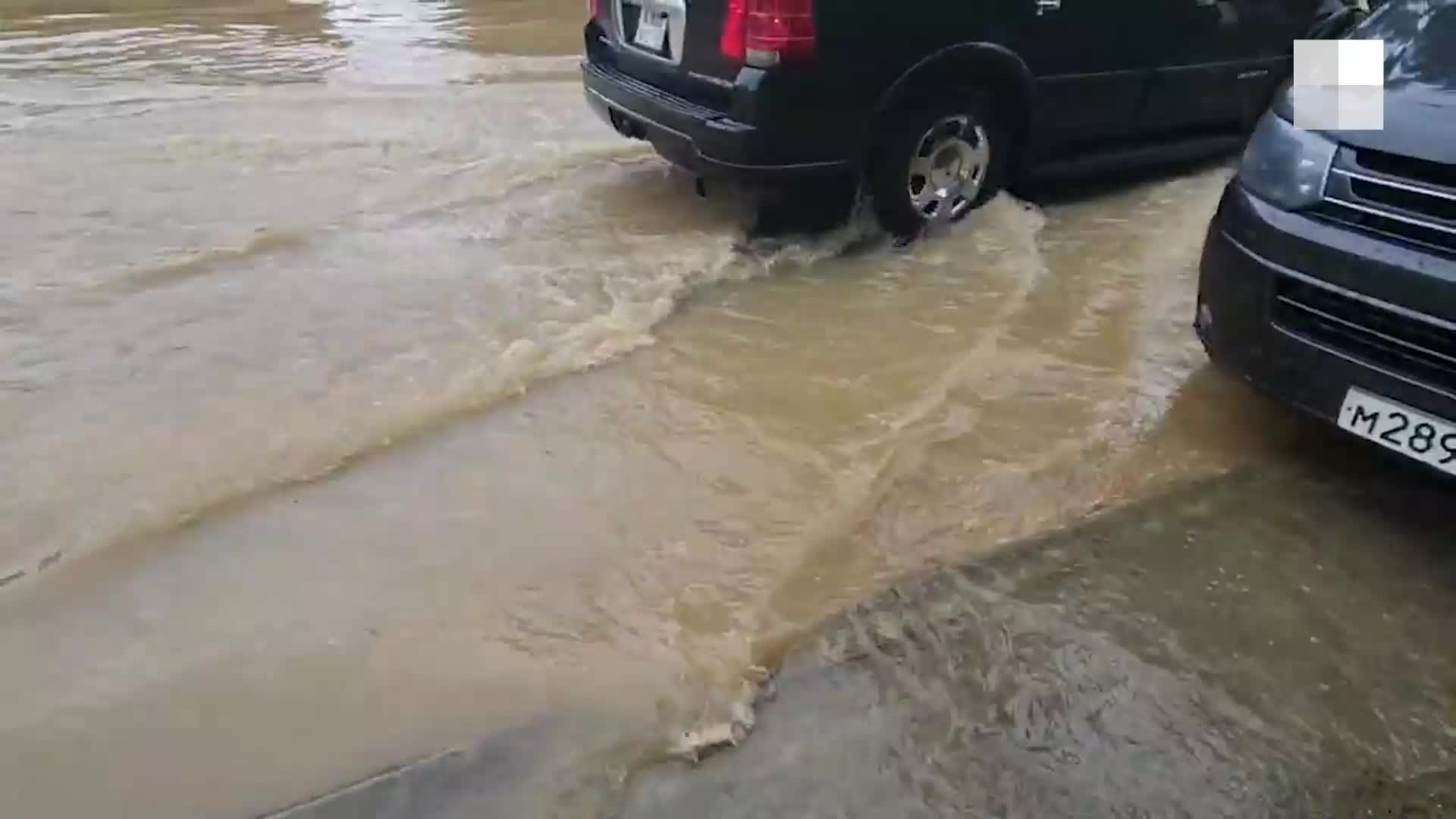 Из-за ливней в Абхазии закрыли пляжи, на курорте нет электричества: видео  из города Гагры, который затопило, стоит ли ехать в Абхазию летом 2023  года, погода в Гагре в июле - 10 июля 2023 - Е1.ру