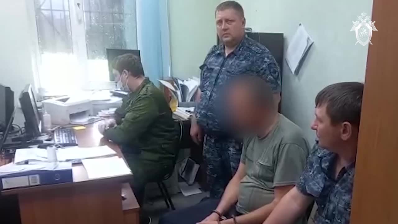 СК обнародовал видео задержания убийцы 18-летней девушки в Суровикино. Ему  не понравилось, как несчастная убралась в квартире - 31 мая 2022 - V1.ру