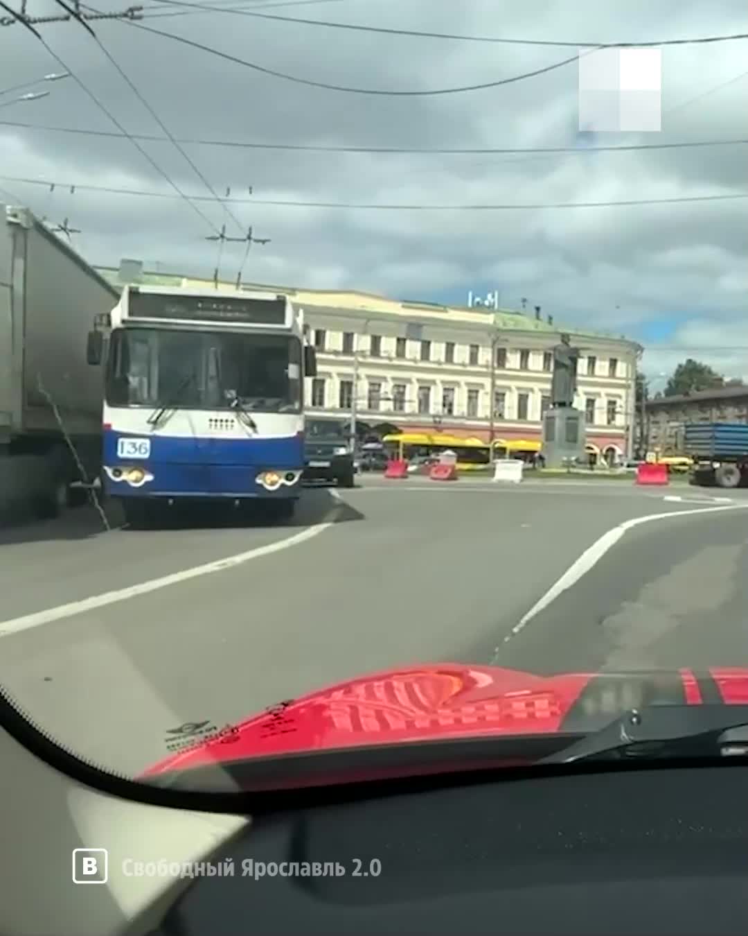 В Ярославле Московский проспект встал в огромную пробку из-за ДТП - 24 июня  2024 - 76.ру