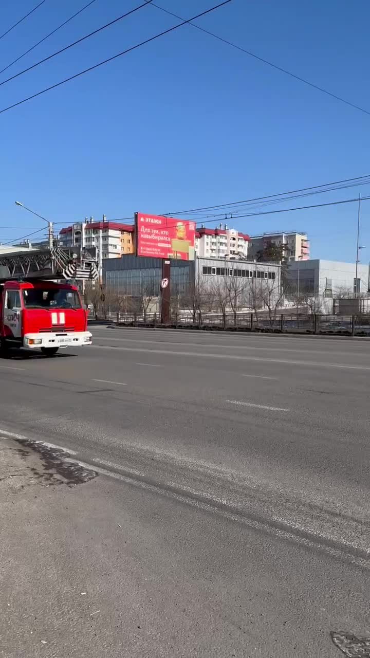 Три пожарки промчались к многоэтажке в микрорайоне Северном в Чите - 25  февраля 2024 - ЧИТА.ру