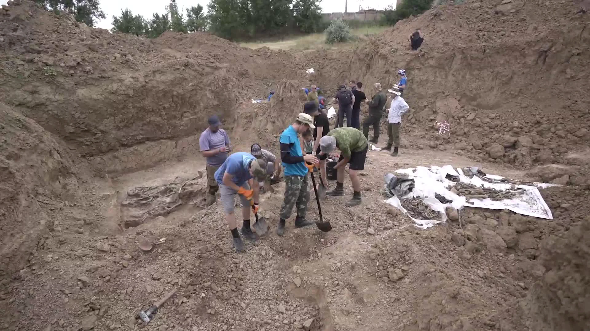 СК начал работать на раскопках братской могилы в Сальске, где нацисты  расстреляли 3,5 тысячи дончан 12 июля 2021 года - 12 июля 2021 - 161.ру