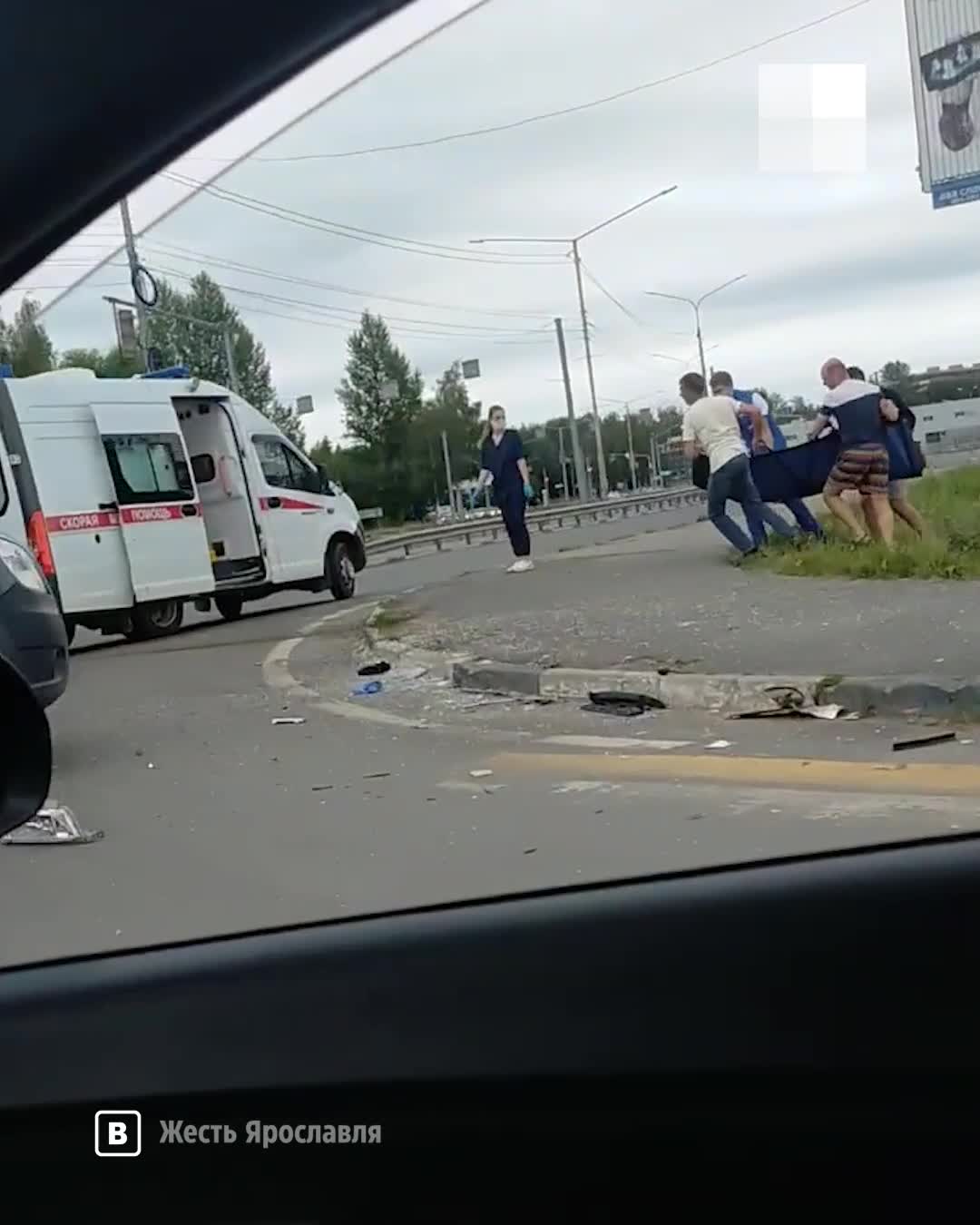 В Ярославле на проспекте Фрунзе столкнулись «Дэу-Нексия» и «Москвич» 9  августа 2022 год - 9 августа 2022 - 76.ру