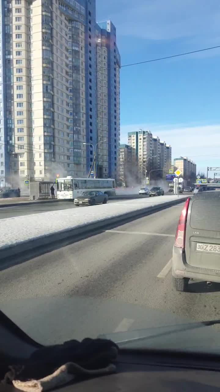 Склад на улице Самойловой тушили по повышенному рангу — Мегаполис