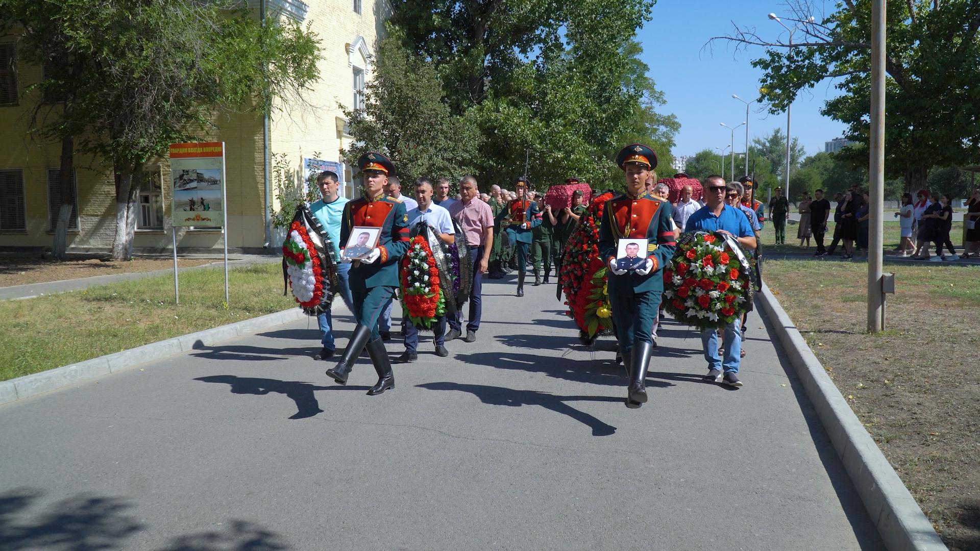 В Волгограде простились с погибшими на Украине офицерами штаба 20-й  Гвардейской мотострелковой дивизии 8 августа 2022 г. - 8 августа 2022 -  V1.ру