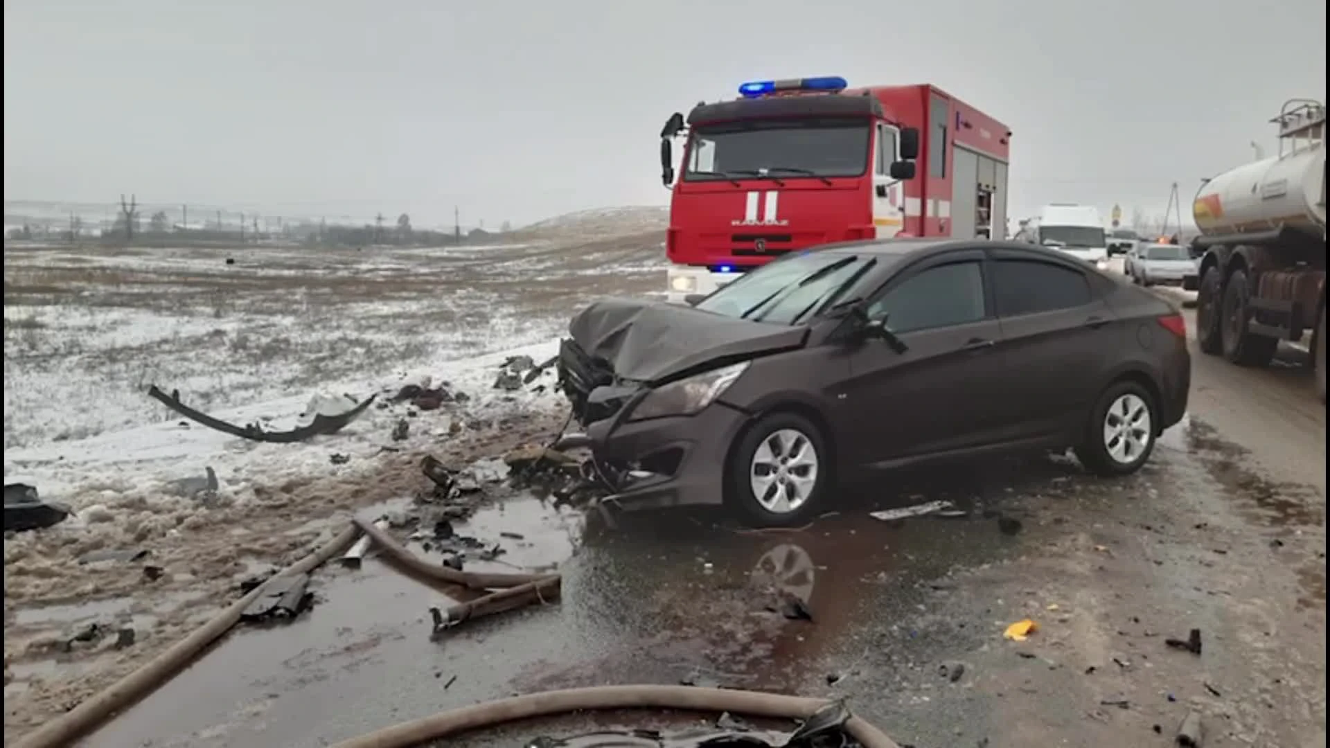 Видео смертельного ДТП в Туймазинском районе Башкирии, где легковушка  влетела в автобус - 22 ноября 2023 - УФА1.ру