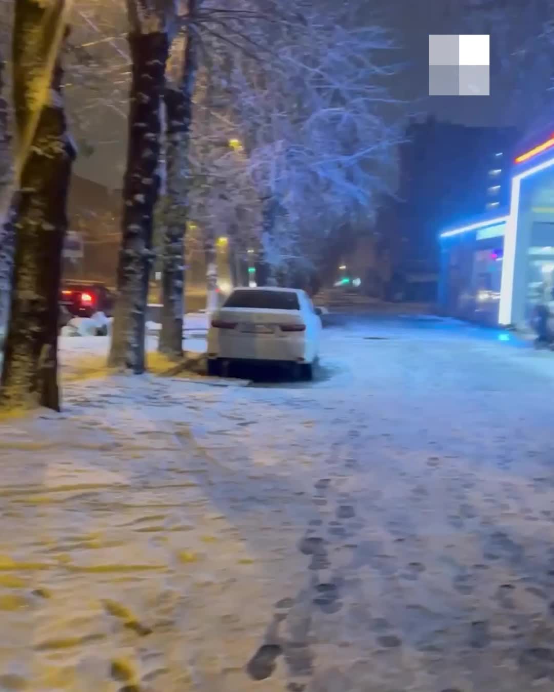 В Екатеринбурге скопилась гигантская очередь из машин: все водители жаждут  одного - 25 октября 2023 - Е1.ру