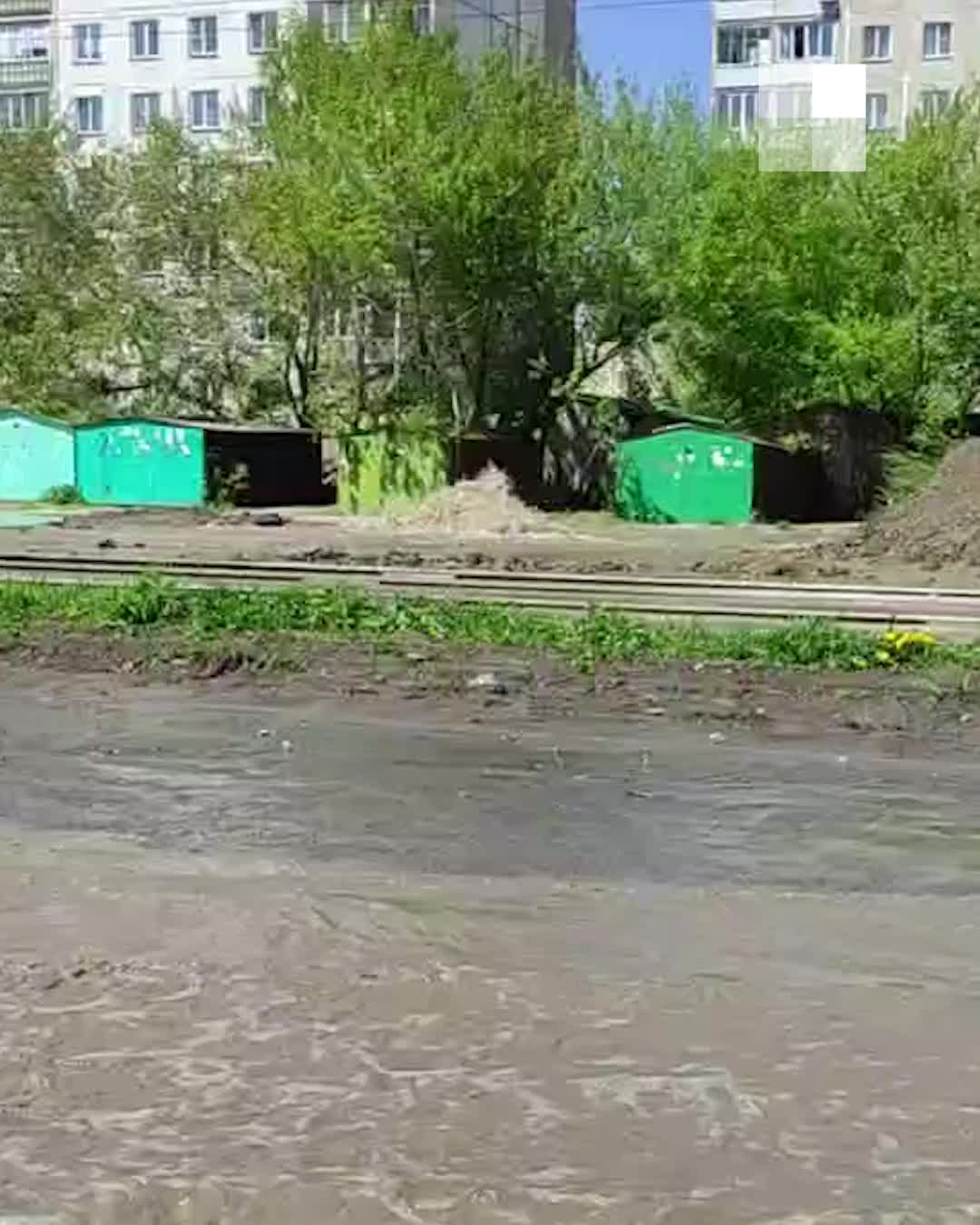 На Гусинобродском шоссе прорвало трубу — видео с гейзером - 18 мая 2024 -  НГС.ру