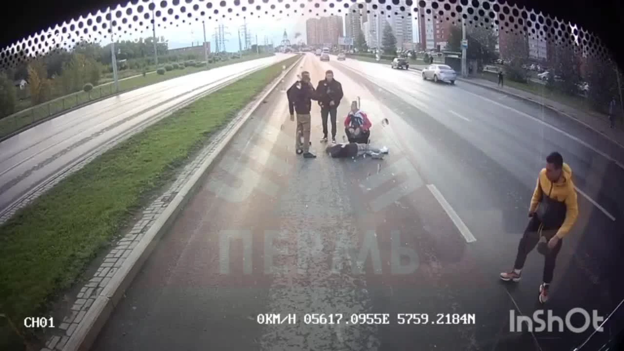 Появилось видео ДТП в Перми, в котором 68 автобус на Старцева сбил девочку  - 8 сентября 2023 - 59.ру