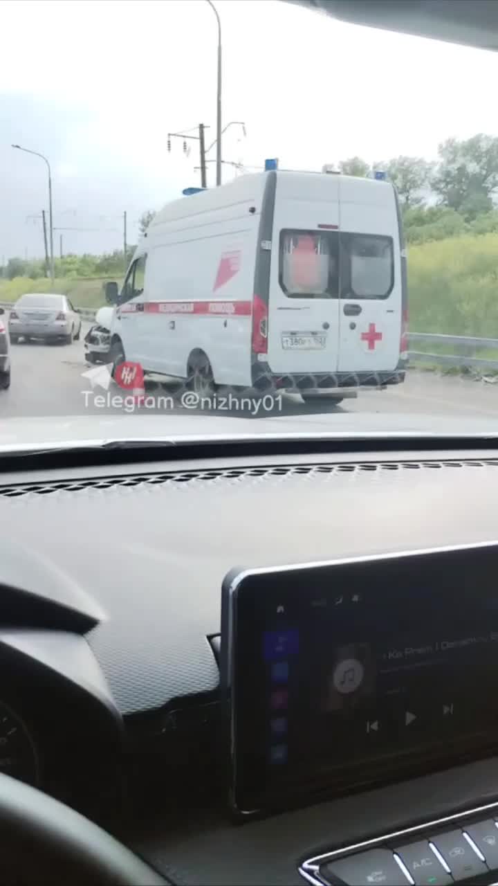 ДТП около Борского моста в Нижнем Новгороде — столкнулись легковушка и  микроавтобус, подробности, пострадавшие - 3 июня 2024 - НН.ру