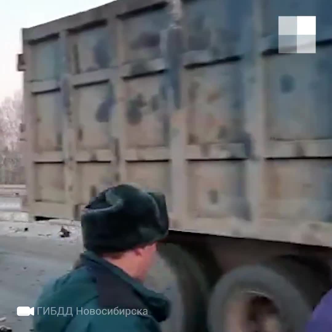 В массовом ДТП на Бугринском мосту погиб начальник цеха завода Чкалова, 16  марта 2021 г. - 16 марта 2021 - НГС.ру