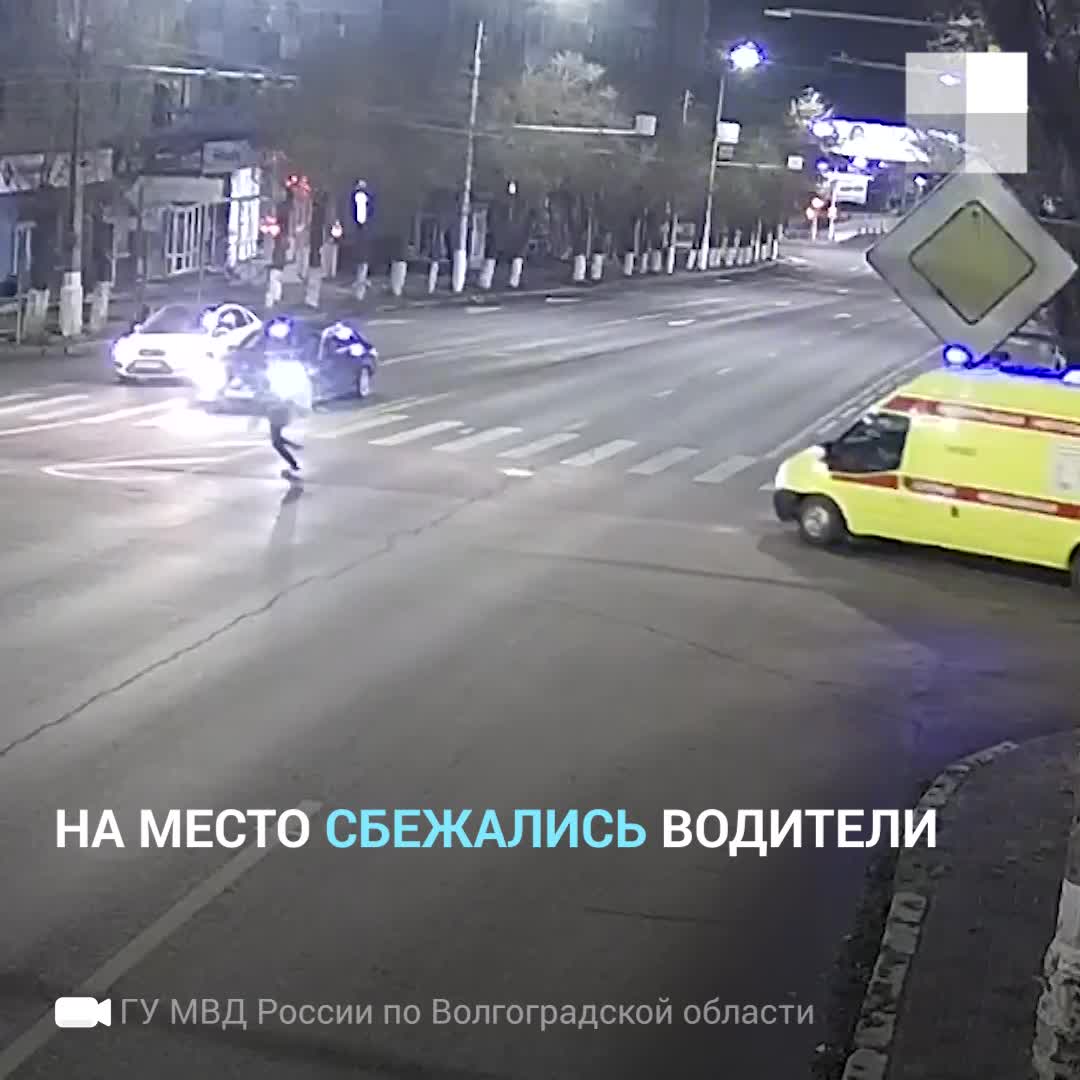 Опубликовано видео спасения волгоградцами выпавшего из окна мужчины - 26  ноября 2020 - V1.ру