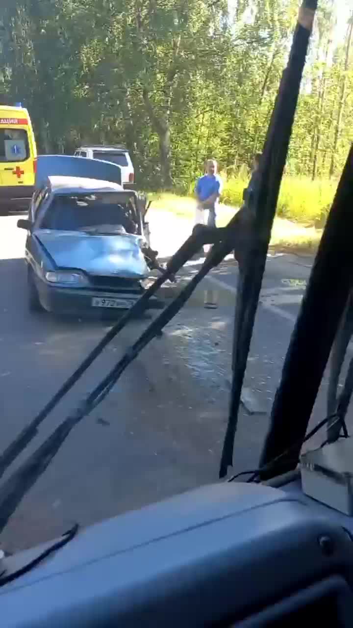 В Харькове голый иностранец бросался на машину такси: смотрите видео - Новости Харькова | Сегодня