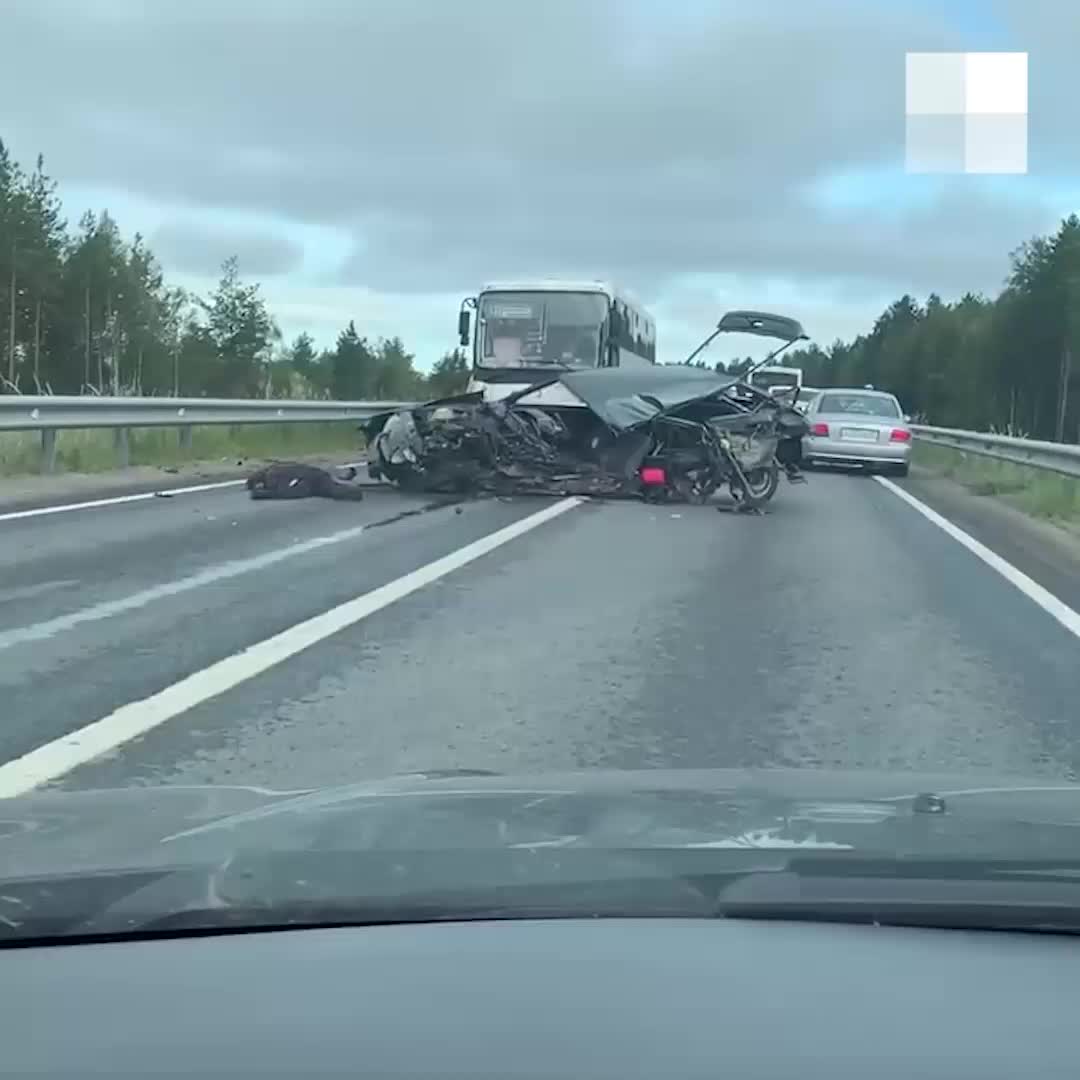 Фото и видео аварии в районе Рикасихи на М-8 - 15 июля 2021 - 29.ru