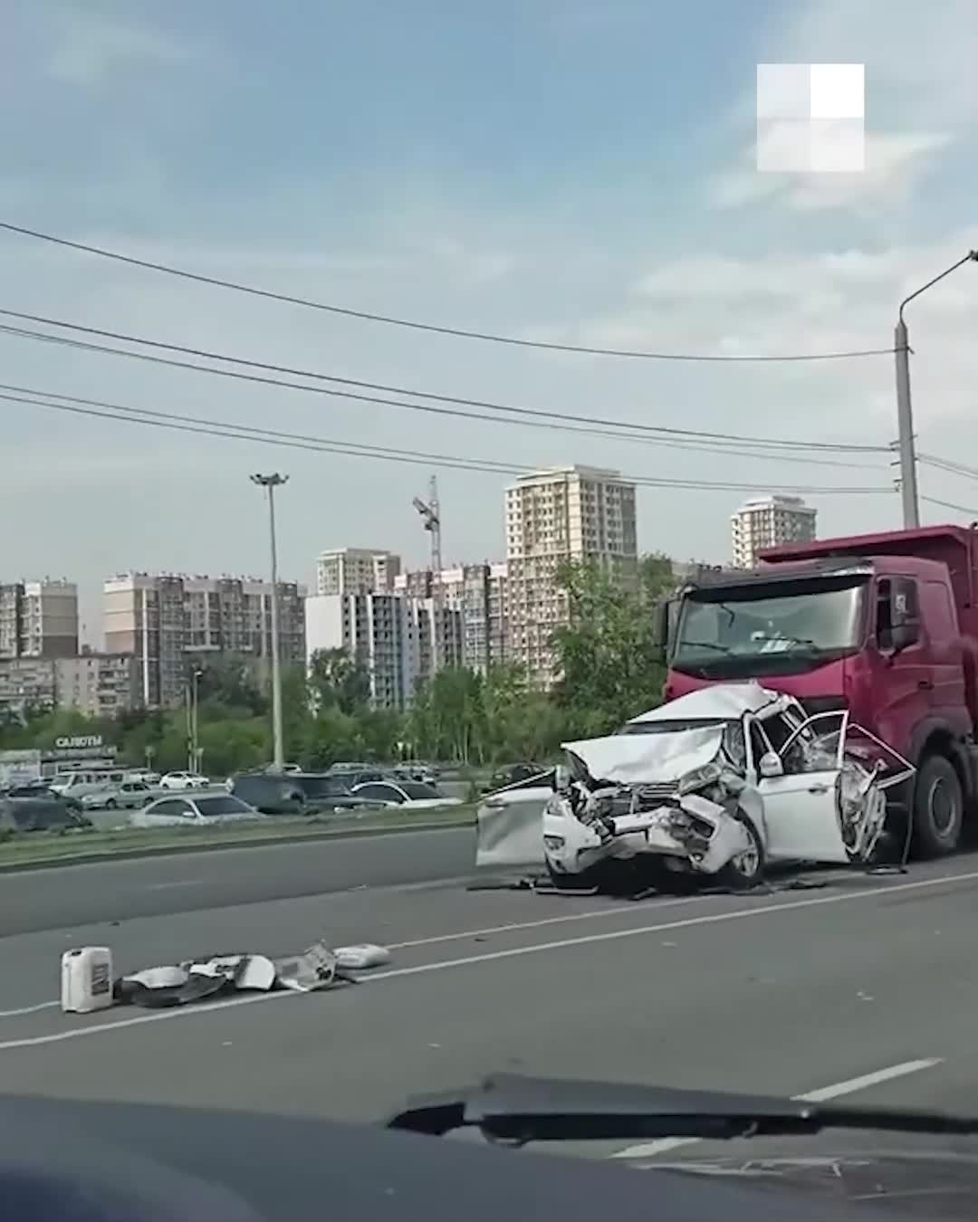 Водителя грузовика отправили в колонию за гибель в ДТП на Блюхера матери и  сына - 31 января 2024 - 74.ру