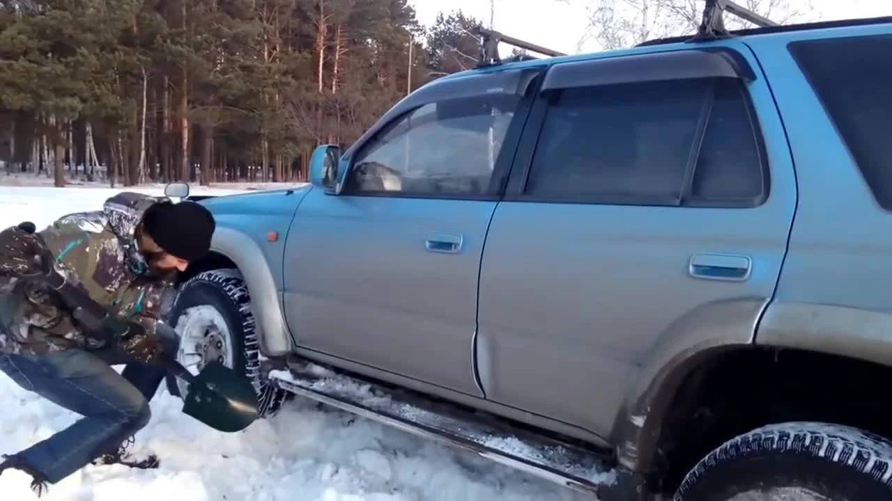 Как быстро очистить машину от снега и льда: 10 приспособлений с Алиэкспресс. Гайд-подборка
