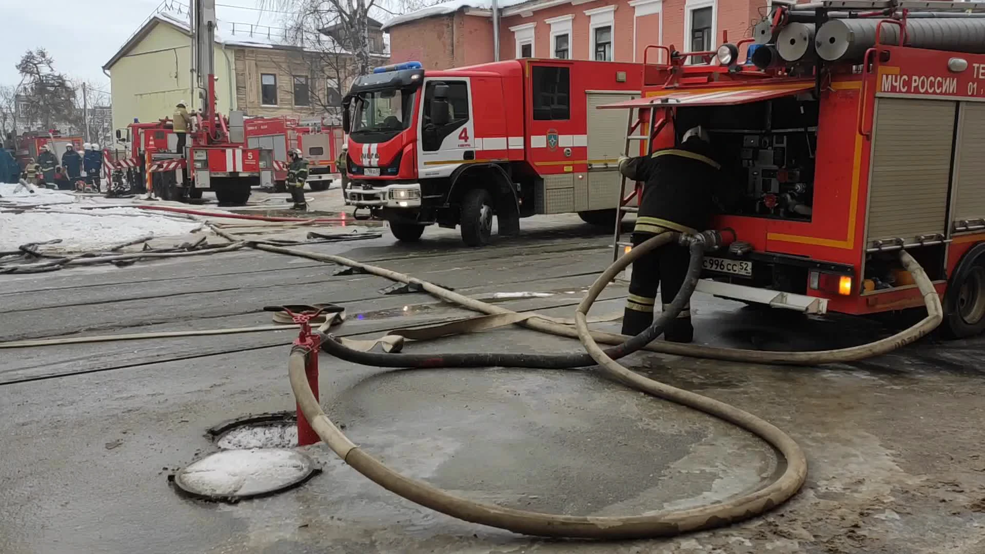 Пожар на Ильинской в Нижнем Новгороде 12 января 2022 г.: загорелся дом  купца Котельникова - 12 января 2023 - НН.ру