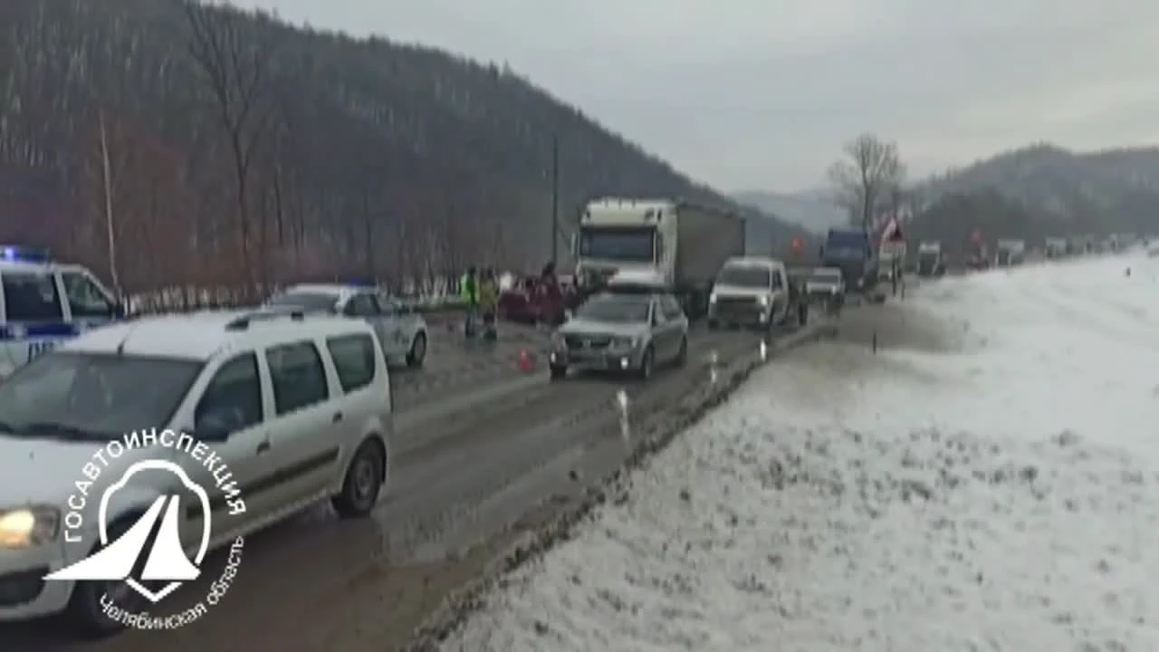 Водитель «Лады» погиб в лобовом столкновении с грузовиками на трассе М-5 в  Челябинской области, 4 февраля 2022 г - 4 февраля 2022 - 74.ру