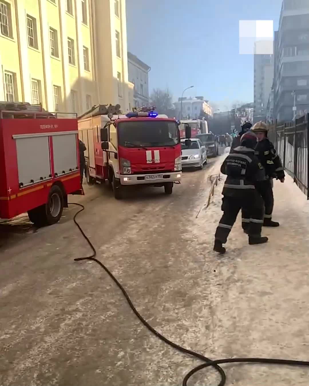 Пожар в гимназии № 10 стал смертельным: в подвале нашли тело замдиректора  школы охранников — хроника