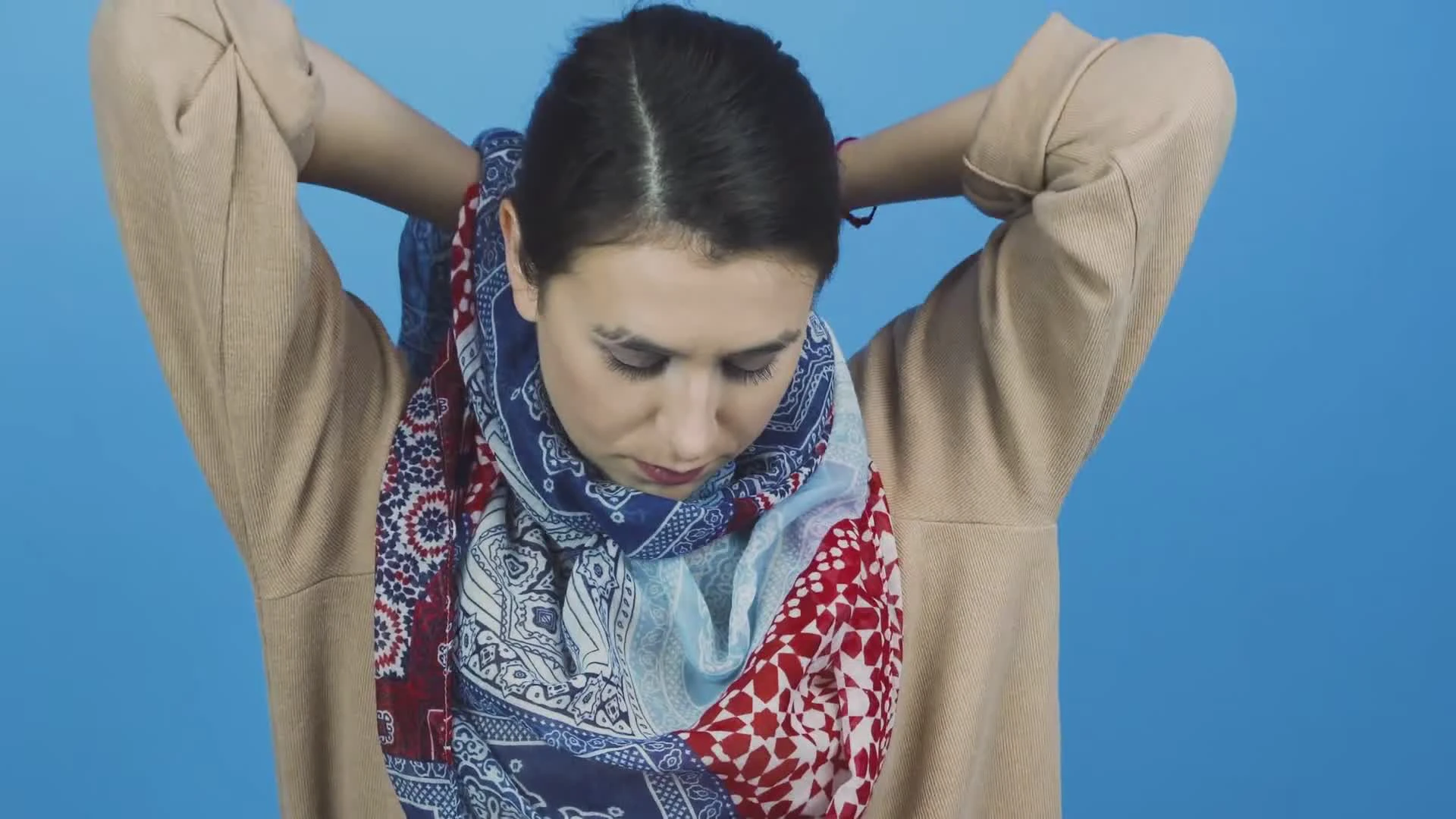 Как завязать шарф: 16 креативных способов