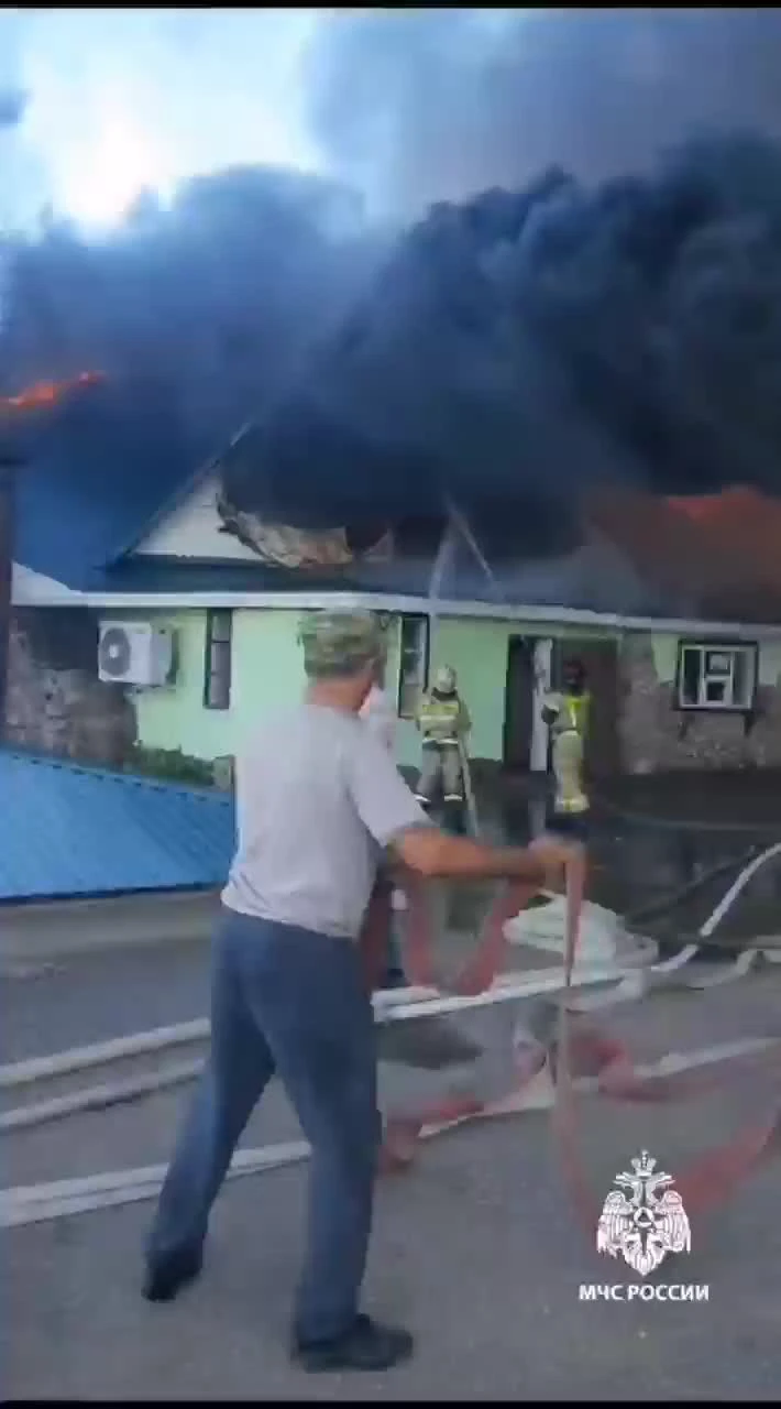 Опубликовано видео с пожара на базе отдыха под Уфой вблизи - 28 сентября  2023 - УФА1.ру