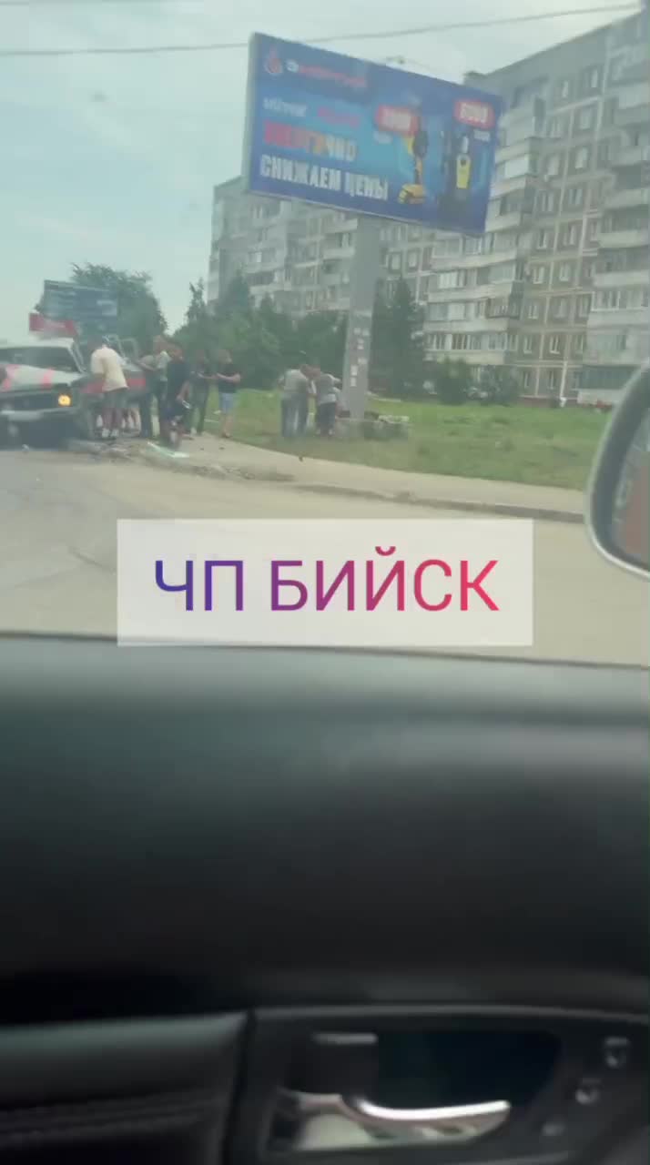 Три человека в тяжелом состоянии»: подробности жуткого ДТП в Бийске — фото  и видео с места аварии - 16 июля 2024 - НГС22.ру