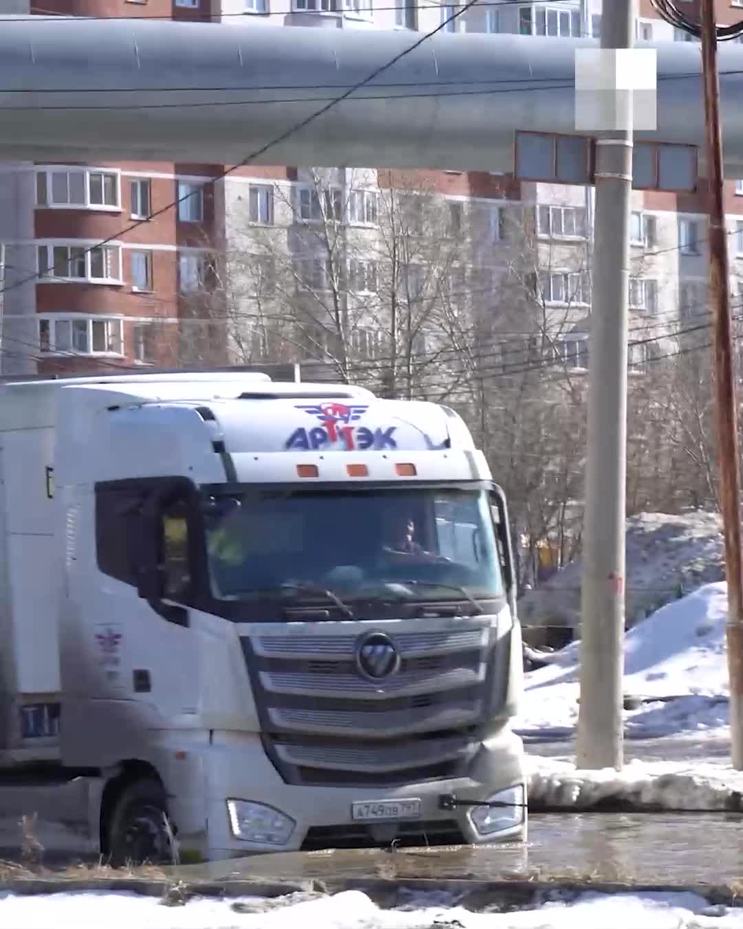 В Пехотинском море в Екатеринбурге утонул грузовик: видео, лужа на  Пехотинцев весной - 21 марта 2024 - Е1.ру