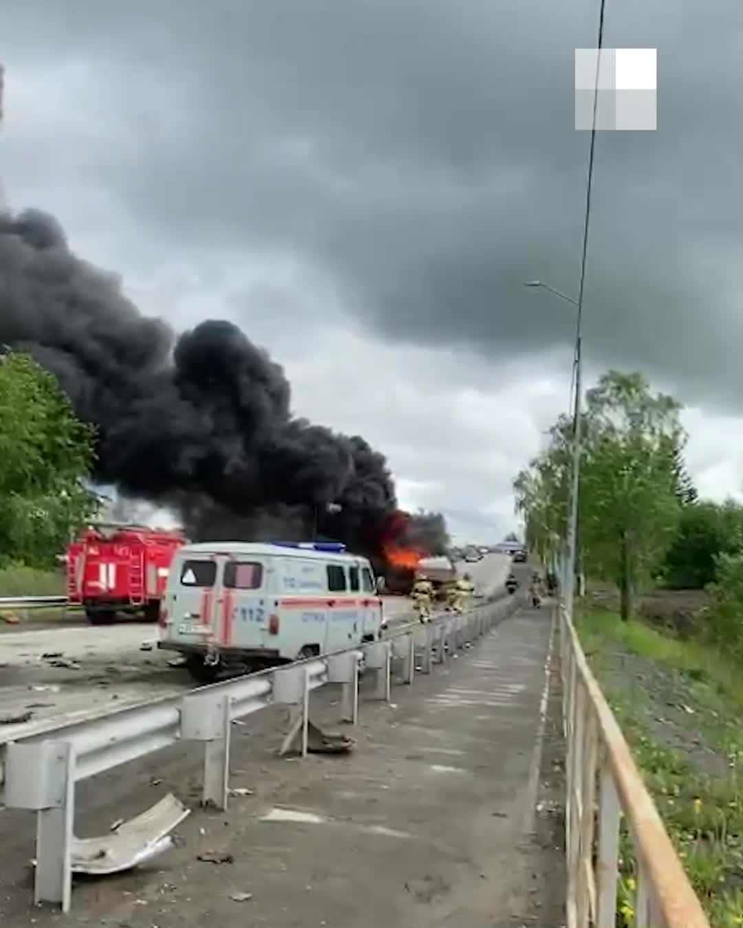 В Первоуральске КАМАЗ врезался в Opel, видео лобового ДТП в Свердловской  области, 8 июня 2022 года - 8 июня 2022 - Е1.ру