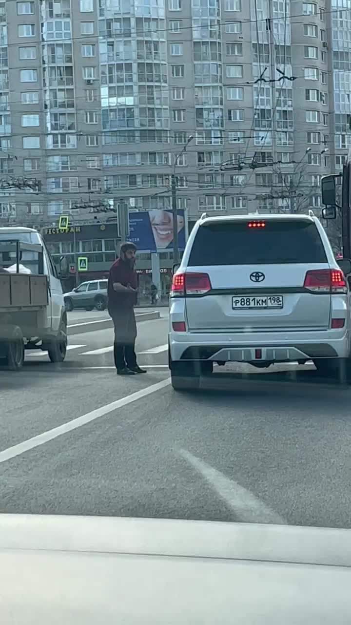 Мерседес» полностью выгорел после ДТП на Краснопутиловской улице — Мегаполис