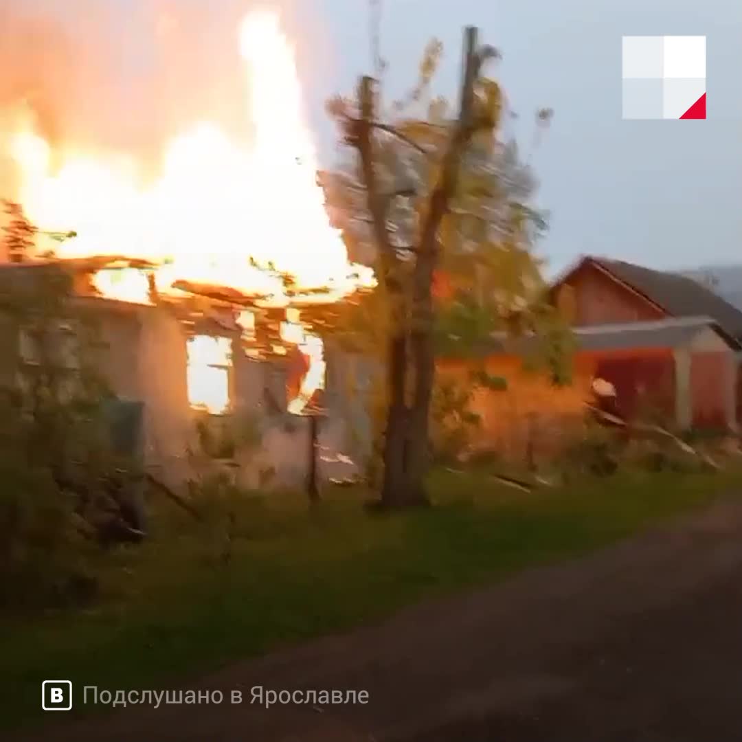 В Ярославле во время грозы загорелся дом: есть вероятность удара молнии -  14 мая 2021 - 76.ру