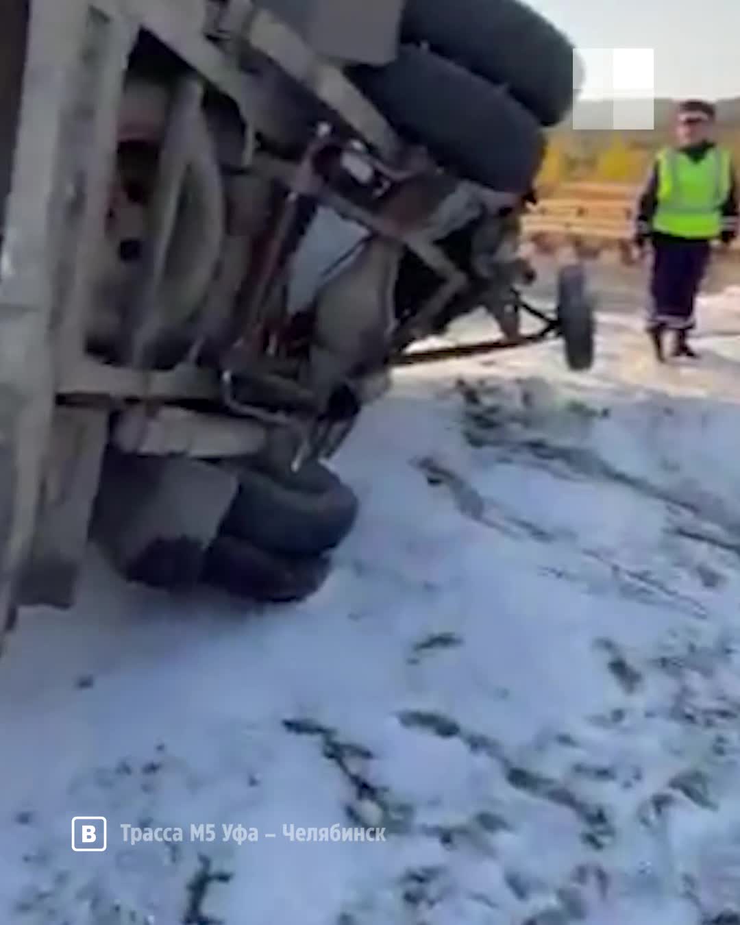 На трассе М-5 «Газель» на большой скорости протаранила стоявший на дороге  микроавтобус | 74.ру - новости Челябинска