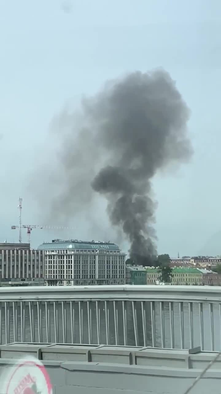 В заброшенном доме на Синопской набережной сгорел чердак — Мегаполис