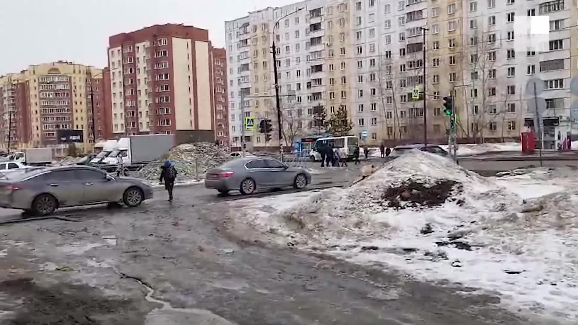 На Выборной перекрыли безопасный проход до школы и детсада — жильцы  обратились к Путину - 30 мая 2024 - НГС.ру