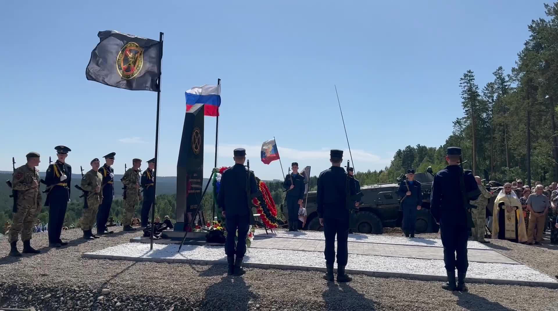 В Сети появилось видео открытия мемориала ЧВК «Вагнер» на Александровском  кладбище под Иркутском - 26 августа 2023 - ИРСИТИ.ру