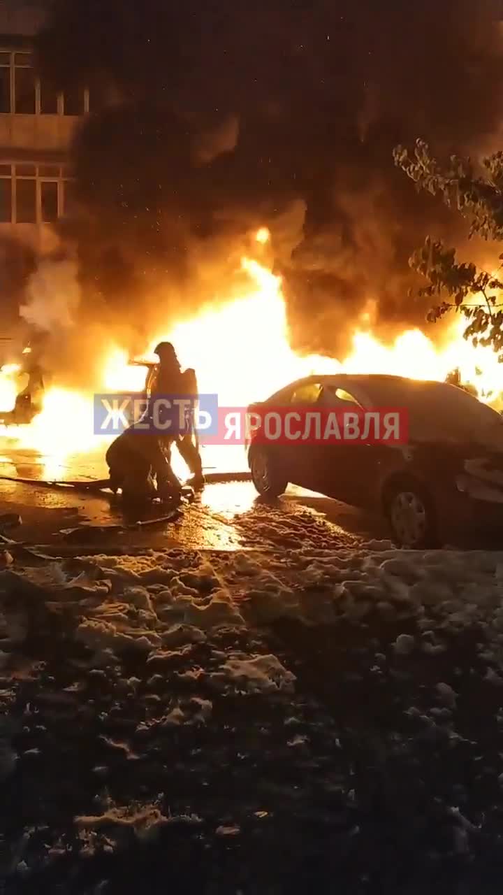 Что горело в жилом дворе в Брагине на улице Елены Колесовой, 48: видео,  подробности пожара - 29 октября 2023 - 76.ру