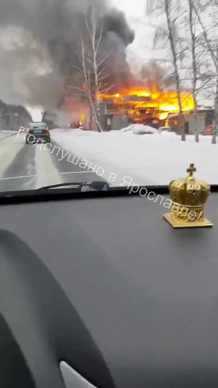 Под Ярославлем сгорел автосервис в Кузнечихинском сельском поселении - 16  декабря 2023 - 76.ру