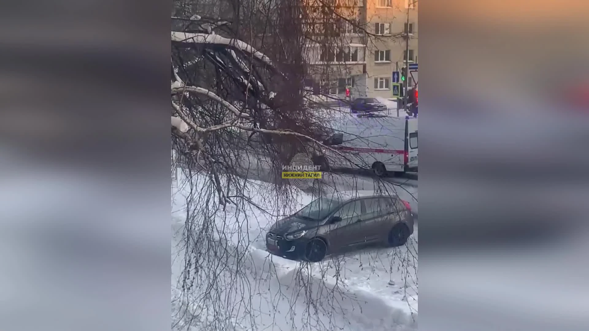 В Нижнем Тагиле легковушка протаранила машину скорой, спешащую в больницу -  11 февраля 2024 - Е1.ру