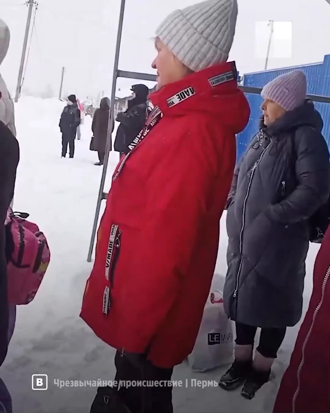 В Перми, Краснокамске, Звёздном, Дивье и других территориях Пермского края  три дня не расчищали от снега автовокзалы, автостанции и конечные  остановки, из-за чего автобусы буксовали и застревали после снегопада - 22  января