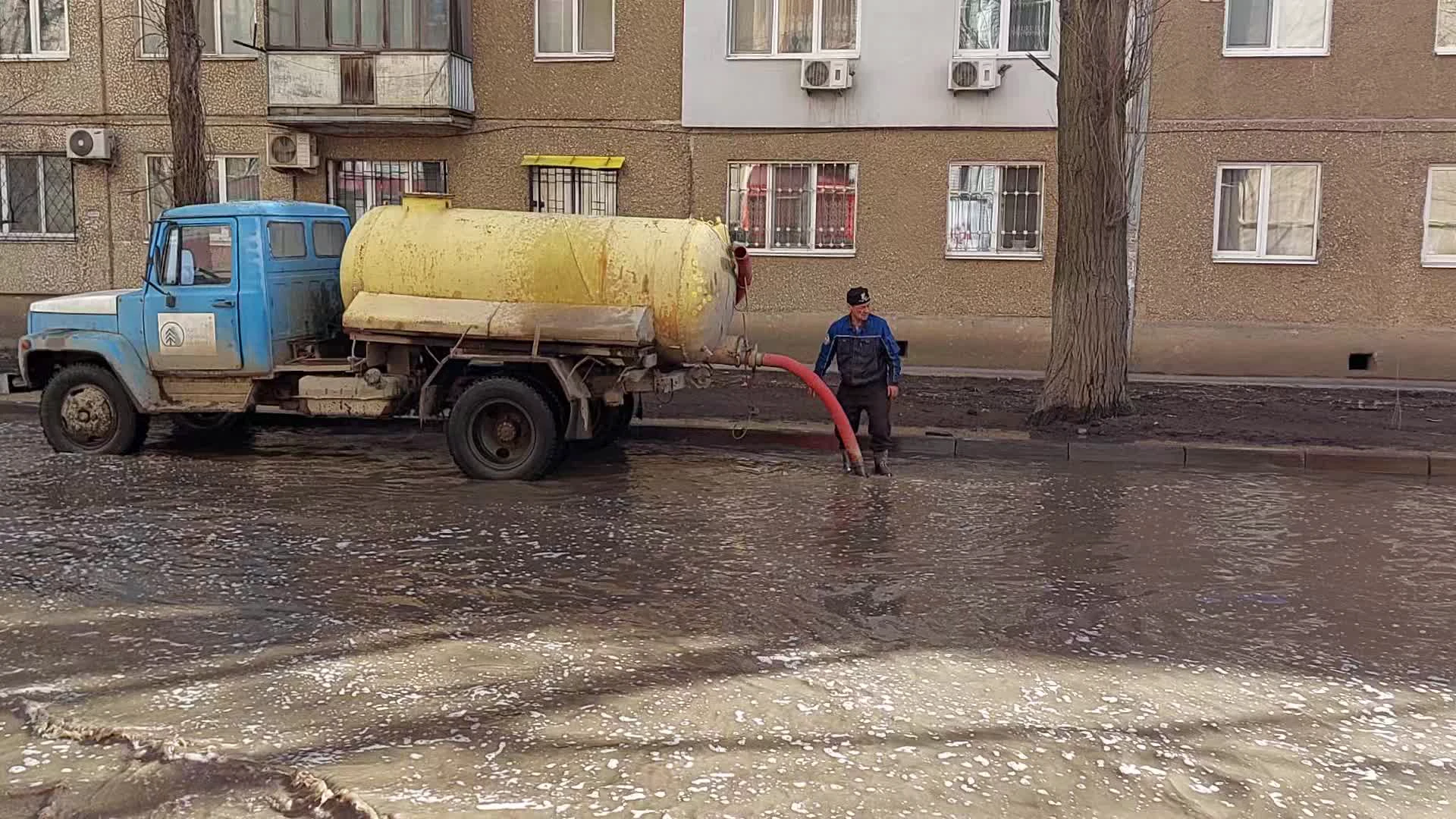 В Энгельсе несколько домов и детский сад затопило водой - 29 марта 2024 -  164.ру