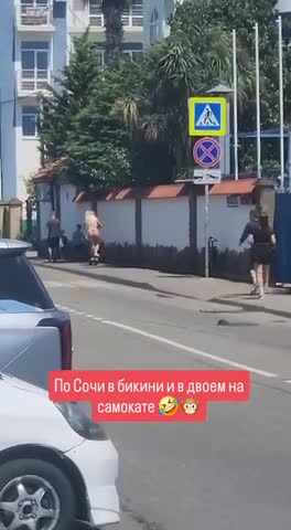 Школьница показала свои прелести на улице порно видео