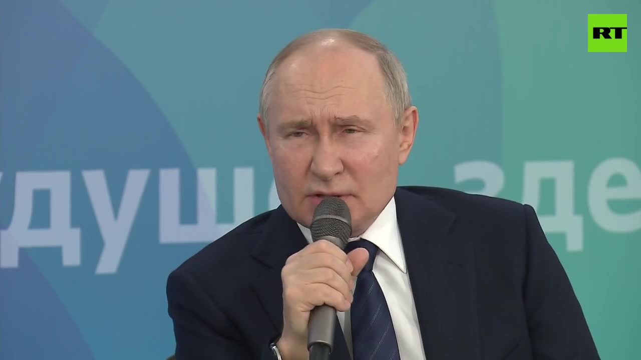 Путин заявил, что переход на новую систему образования в России будет  плавным — РТ на русском