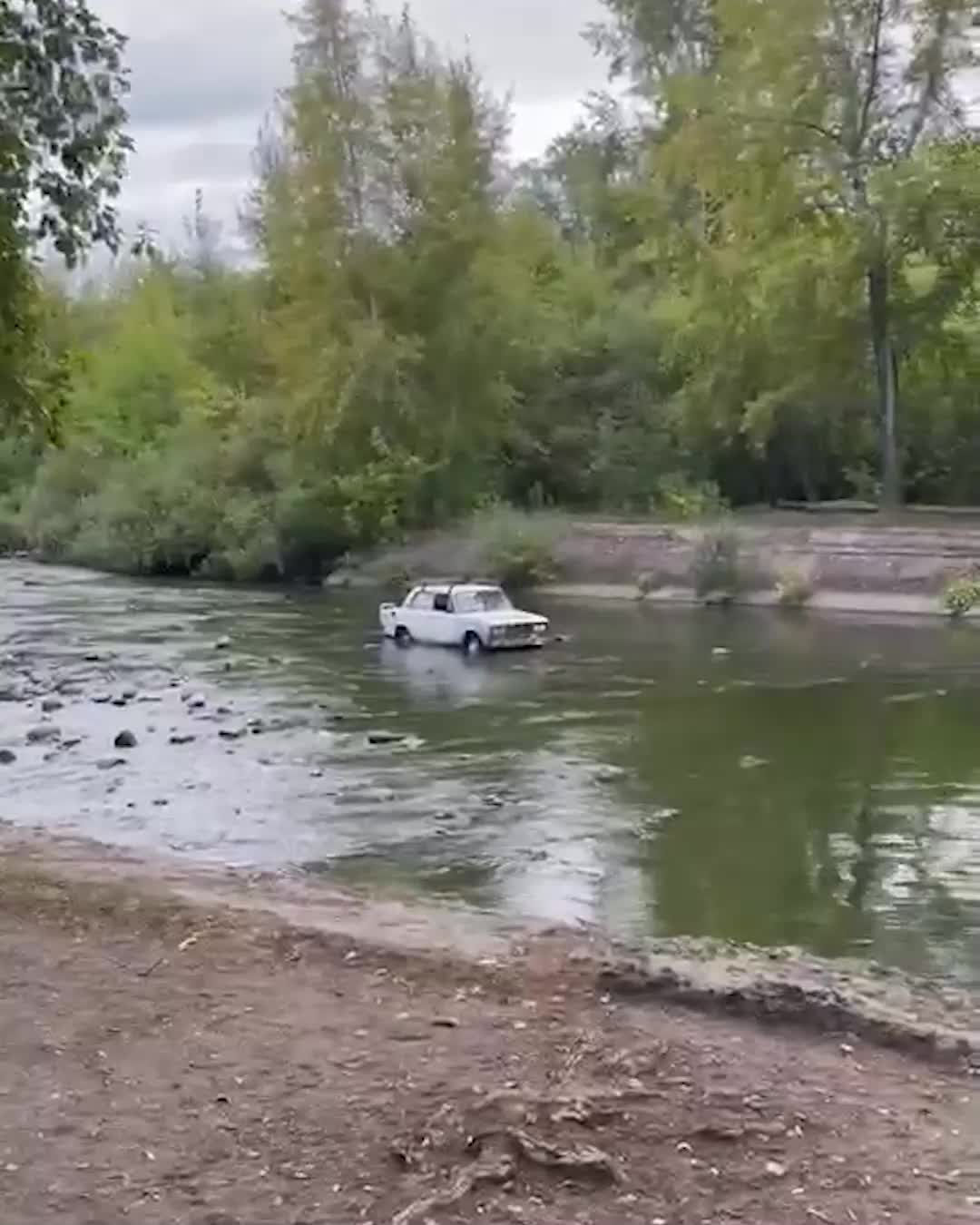 Спасение людей из горящего дома на Химмаше в Екатеринбурге попало на видео